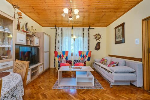 Apartments with a parking space Mali Losinj (Losinj) - 7972