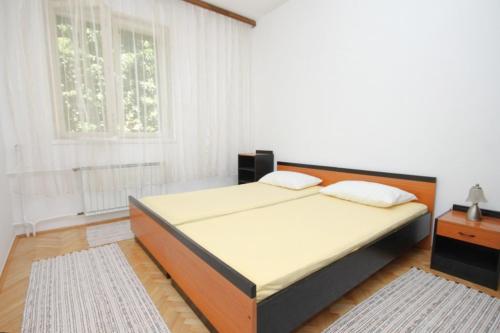 Postel nebo postele na pokoji v ubytování Apartments by the sea Opatija - 7848
