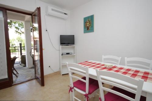Apartments with a parking space Mali Losinj (Losinj) - 7969