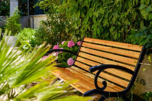 Taman di luar Apartments by the sea Artatore, Losinj - 7952
