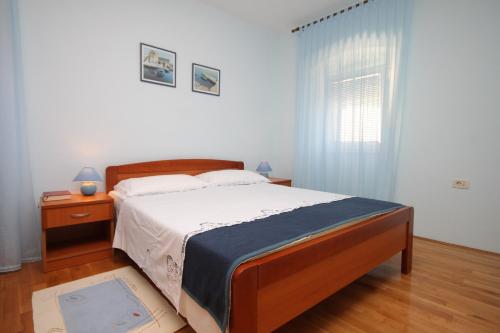 Posteľ alebo postele v izbe v ubytovaní Apartment Mali Losinj 7979a