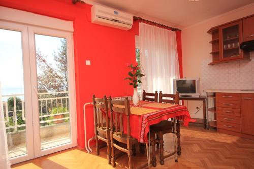 Televízia a/alebo spoločenská miestnosť v ubytovaní Apartments with a parking space Lovran, Opatija - 7713