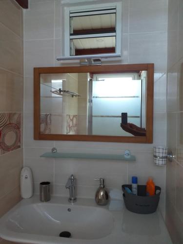 Ένα μπάνιο στο Nouveau logement T2 avec vue sur mer et montagne