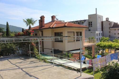 Zdjęcie z galerii obiektu Apartments with a parking space Lovran, Opatija - 7807 w mieście Lovran