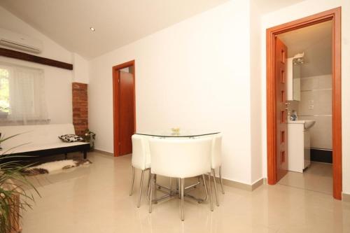 Apartments with a parking space Opatija - 7891