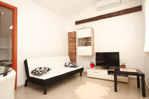 Apartments with a parking space Opatija - 7891
