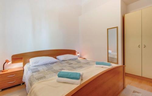 a bedroom with a bed with two towels on it at Apartments with a parking space Nerezine, Losinj - 7961 in Nerezine