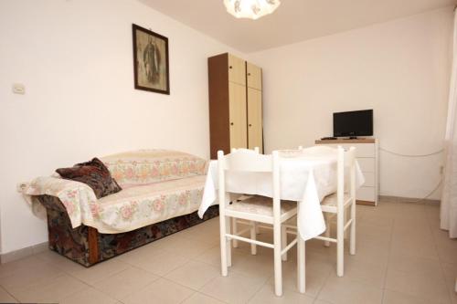 Apartments with a parking space Mali Losinj (Losinj) - 7940