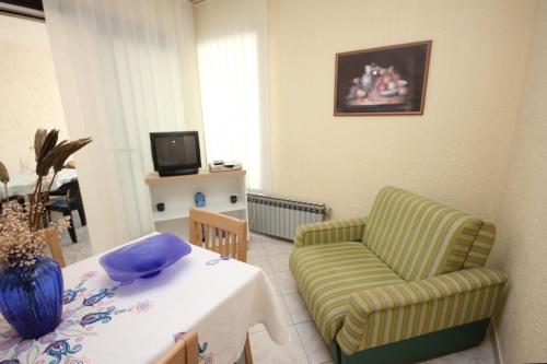 Apartments with a parking space Mali Losinj (Losinj) - 7939
