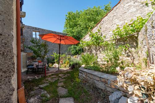 Apartments with parking space Zrnovo, Korcula - 9239
