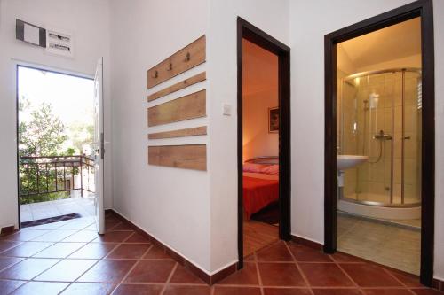 a hallway with a door leading to a bathroom at Apartments by the sea Brna, Korcula - 9231 in Smokvica