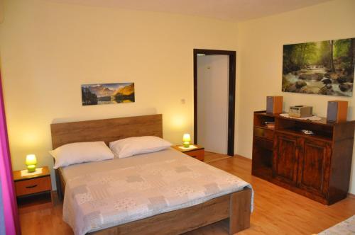 Postel nebo postele na pokoji v ubytování Apartments with a parking space Opric, Opatija - 7728