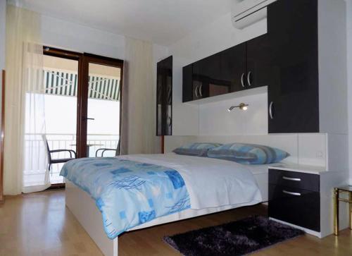 Posteľ alebo postele v izbe v ubytovaní Apartments with a parking space Moscenice, Opatija - 7689