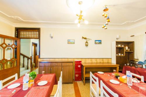Kuchyň nebo kuchyňský kout v ubytování Hotel Acme Inn