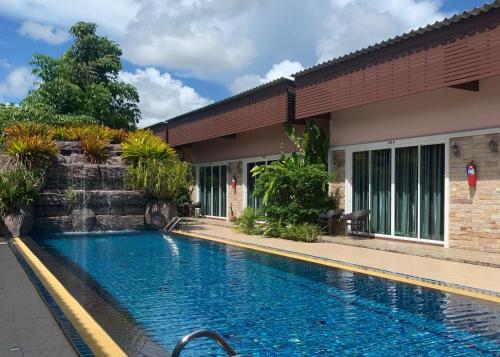 สระว่ายน้ำที่อยู่ใกล้ ๆ หรือใน Areeka Resort Phuket