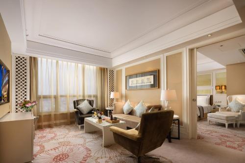 a living room with a couch and a table at Shenzhen Baolilai International Hotel (Baoan, Fuyong) in Bao'an