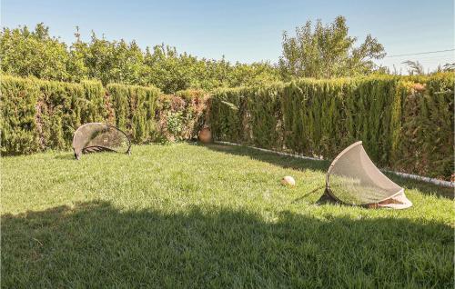 Giardino di Cozy Home In Utrera With Swimming Pool