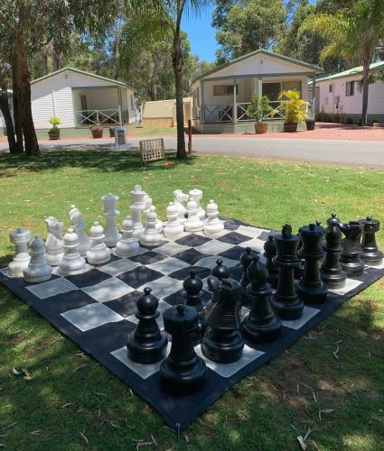 Κήπος έξω από το Mandurah Caravan and Tourist Park