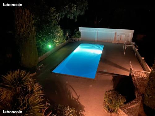 Fotografia z galérie ubytovania VASTE APPARTEMENT 70m2 LUXUEUX AVEC PISCINE XXL VUE FEERIQUE v destinácii Fréjus
