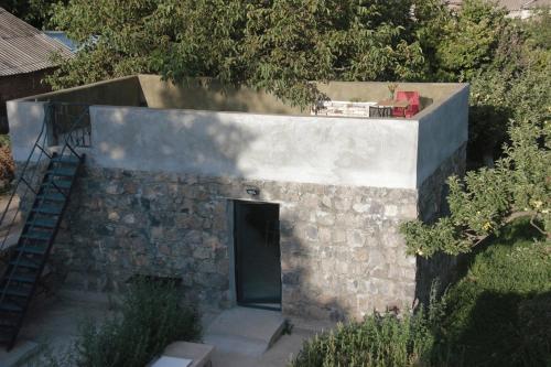  Zove Rural Cottage with garden views -  Room  picture :   Shower    Hairdryer    Iron                           