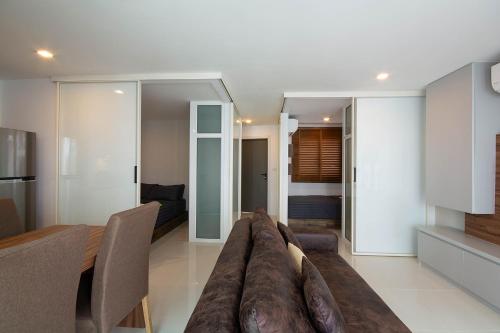 Ein Sitzbereich in der Unterkunft Mantra Beach condominium M257