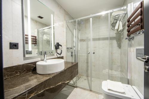 Um banheiro em MENALO HOTEL PREMIUM ISTANBUL AIRPORT