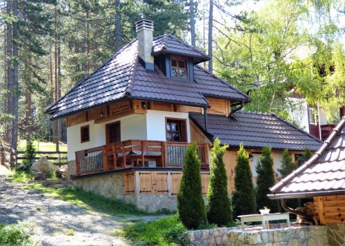 a house in the woods with a roof at SVETLA U PLANINI in Bajina Bašta