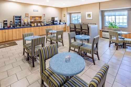 Restaurace v ubytování Microtel Inn & Suites by Wyndham Johnstown
