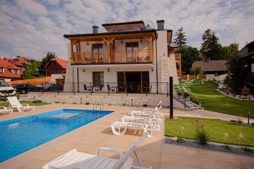 Villa con piscina y casa en Willa Kazimierz Dolny en Kazimierz Dolny