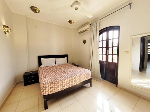 Ένα ή περισσότερα κρεβάτια σε δωμάτιο στο IN LUXOR Nile Apartments