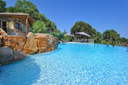 Het zwembad bij of vlak bij Cala di Sogno - Résidence de Charme