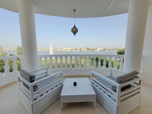 Μπαλκόνι ή βεράντα στο IN LUXOR Nile Apartments