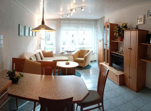 a kitchen and living room with a table and a couch at BUPA06107-FeWo-Passat-soess in Burg auf Fehmarn