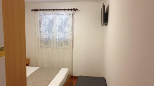 Ένα ή περισσότερα κρεβάτια σε δωμάτιο στο Casa Dos Santos Alojamento - Guest House