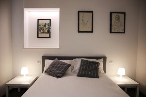 A bed or beds in a room at 7 Seven