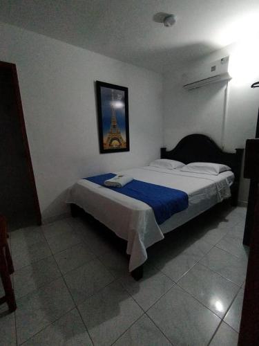 a bedroom with a bed with a picture of the eiffel tower at Hotel Las Vegas by CMS hotels in Santa Marta