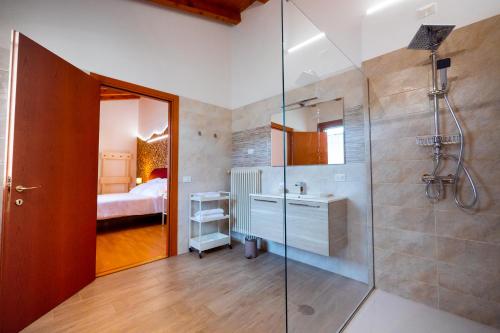 a bathroom with a shower and a sink and a toilet at B&B LA SCALA in Paludea