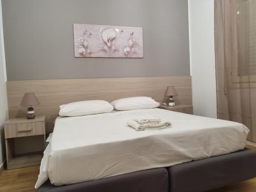 En eller flere senge i et værelse på Amunì