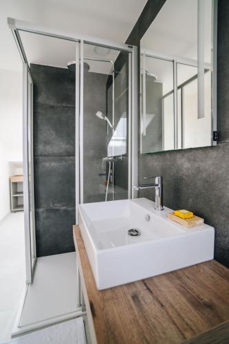 Bilik mandi di Executive Apartments Taborska