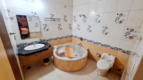Koupelna v ubytování Hotel Amritsar Inn