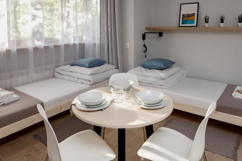 Una cama o camas en una habitación de Apart Hostel S8