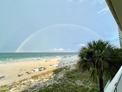 Gulf-front Shores of Panama 3rd Floor RENOVATED - Beach Service Included photo 17