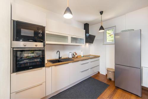 Gallery image of Terrace & View Brist in Brist