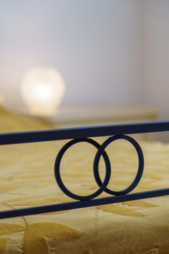 a close up of a metal rail on a bed at Casa Aidee in Varenna