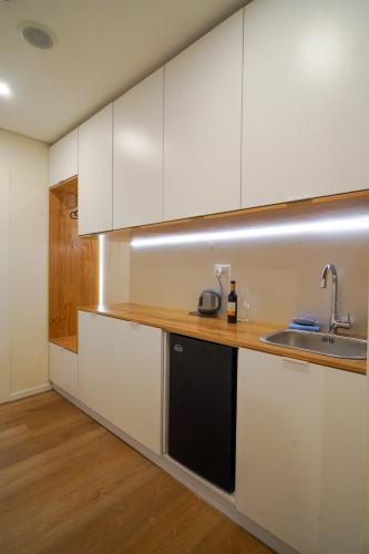Kuchyň nebo kuchyňský kout v ubytování Urbanic Hotel
