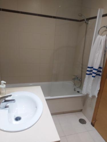 Een badkamer bij Apartamento confortable en la bahia de Alicante