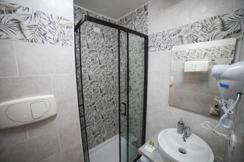 KayDee GuestHouse tesisinde bir banyo