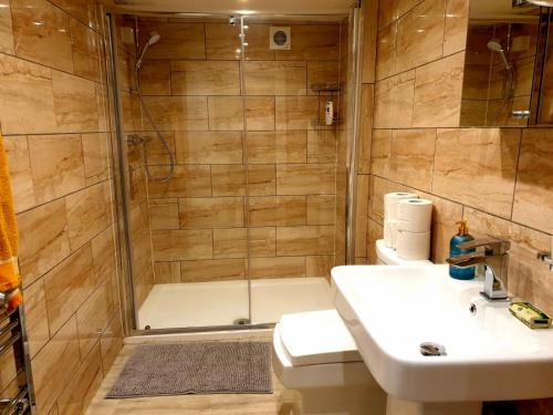 a bathroom with a shower and a toilet and a sink at Elegant 2 bed apartment in Manchester in Manchester