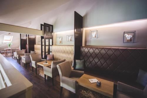 a restaurant with a row of chairs and tables at Guesthouse Trajbar Team in Zaprešić