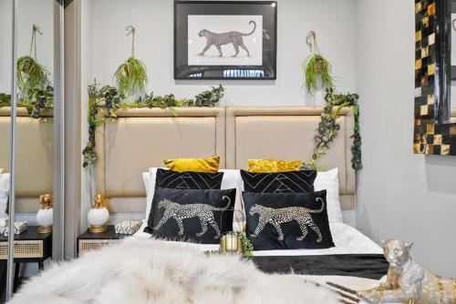 Χώρος καθιστικού στο Boho Jungle - Luxury 1bed Apt- Long stay Discounts